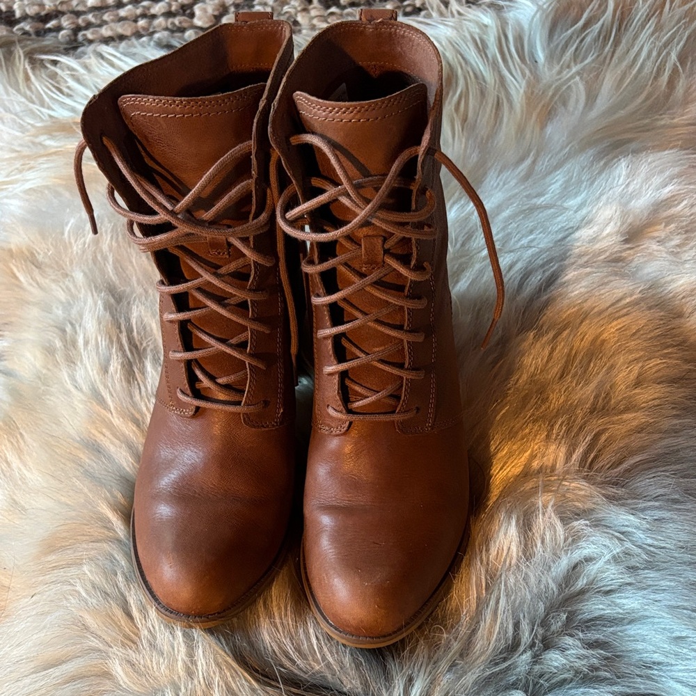 Timberland Tan Leather Lace-Up Boots